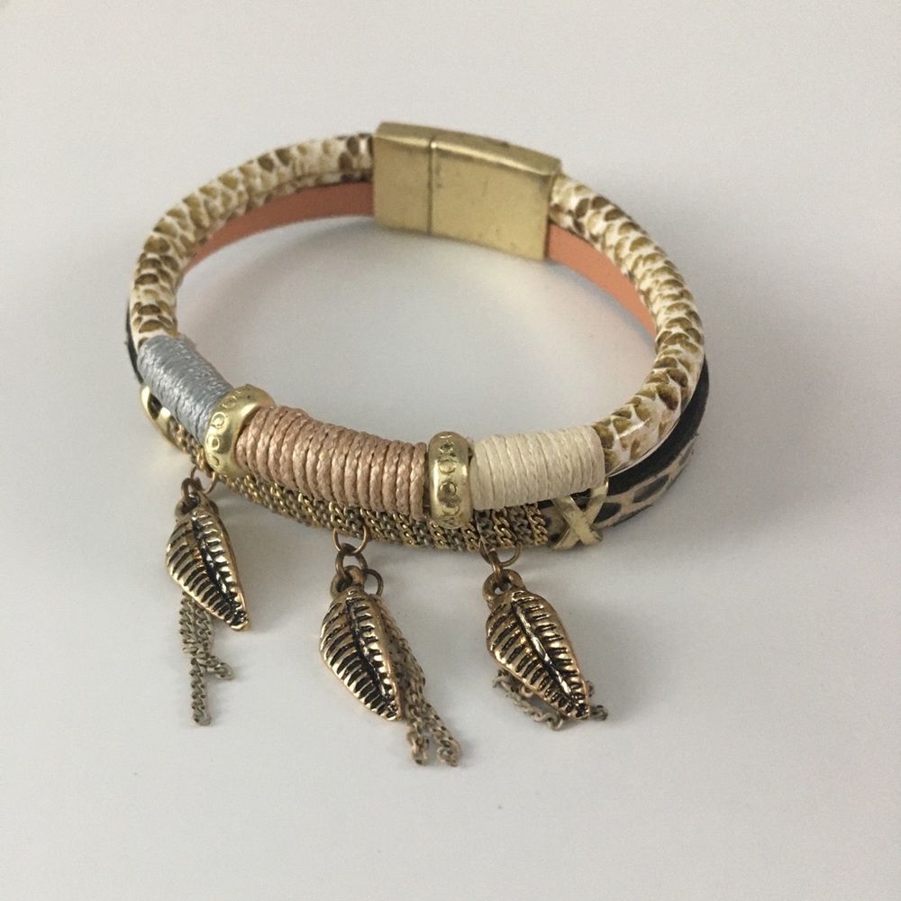 Bracelets (4) - image 1